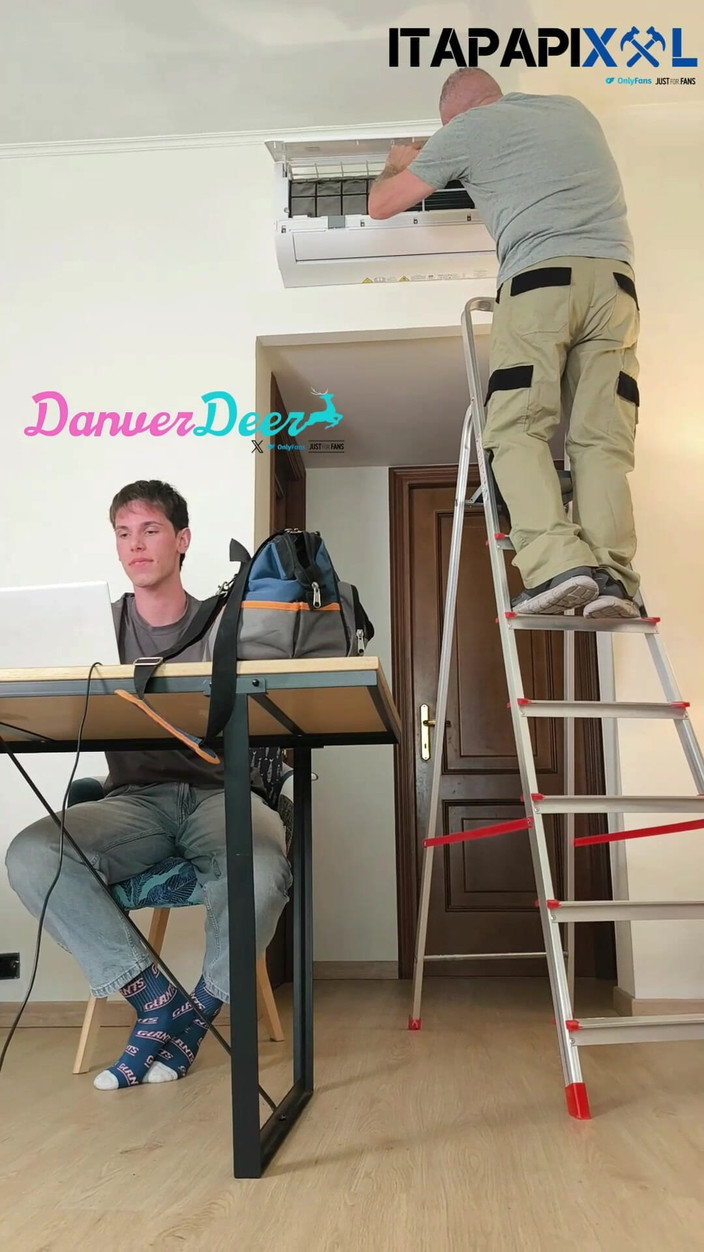 ItaPapiXXL: Big Cock Mature Repairman Daddy Fucks Slutty Twink Bareback