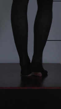 Orgasmul sclavului sub picioarele stăpânei Cleo