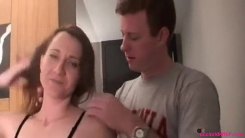 Cuckold MILF: Paroháčská milfka si pochutnává na býka s velkým černým pérem