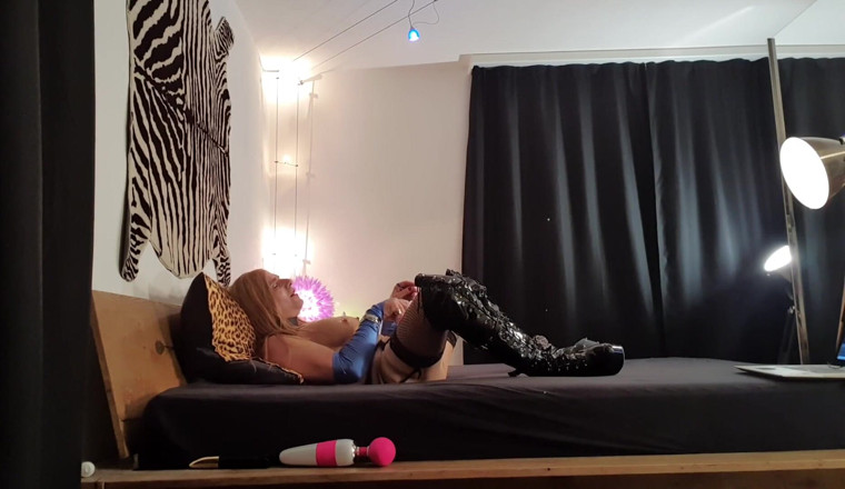 Kinky horny gay bois: Silicon fake body masturbation (really cum inside) cam1