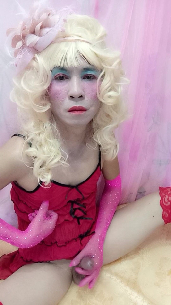 nguyen dang thien tri: Transgender le indossa abiti erotici sexy masturbando il suo cazzo...