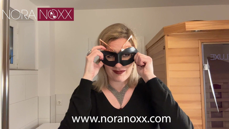 NoraNoxx: CMNF: Om Igår Kväll: Nakna Kvinnor, Män I Kostym Och...