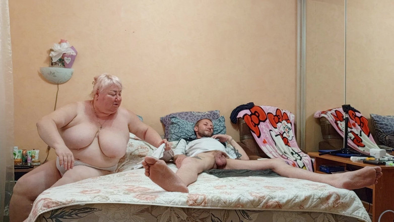 Zona901: Соседка делает минет с глотанием спермы