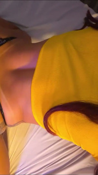 Gostosa com uma camisa do Brasil - Neoon Rebello - sendo fodida de quatro depois de perder para a Noruega.