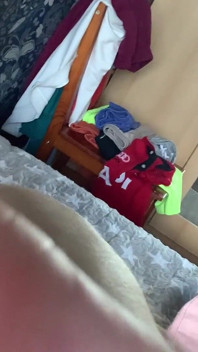 Masturbation auf einem bett