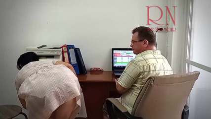 Regina Noir: Patron sekreter kızı sikiyor - sekreter kopya makinesini nasıl kullandırmasını bilmiyor