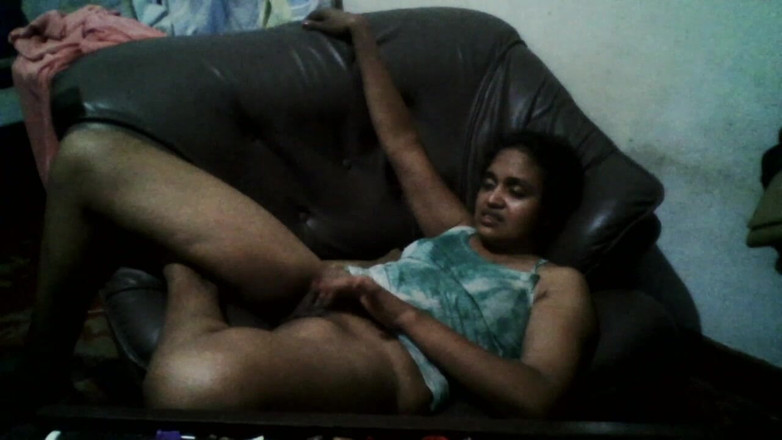 Tina Baby: Ibu tiri tergoda di ruang tamu