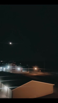Nocne szczotkowanie powietrza w mojej nagości jest tak radujące