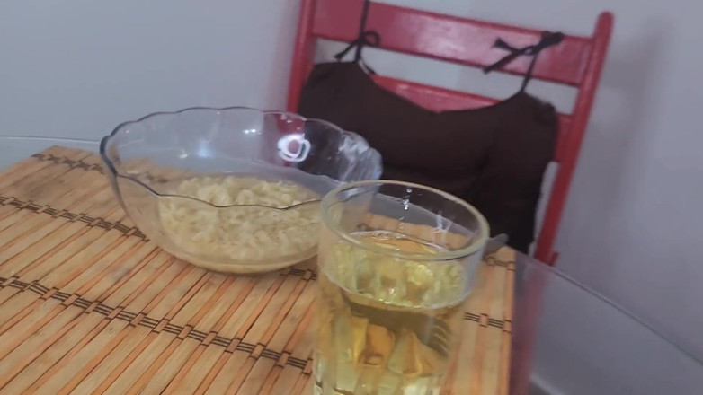 Pietro Montoya: Uspokojuji můj hlad s Piss-ostřílený Ramen Noodles 03/04/2024