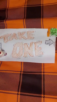 Trous d’Halloween - une chatte et un cul se font enculer par une grosse bite noire en POV