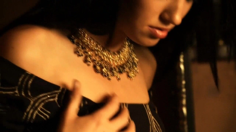 Bollywood Nudes: Танец живота Deva Dassis
