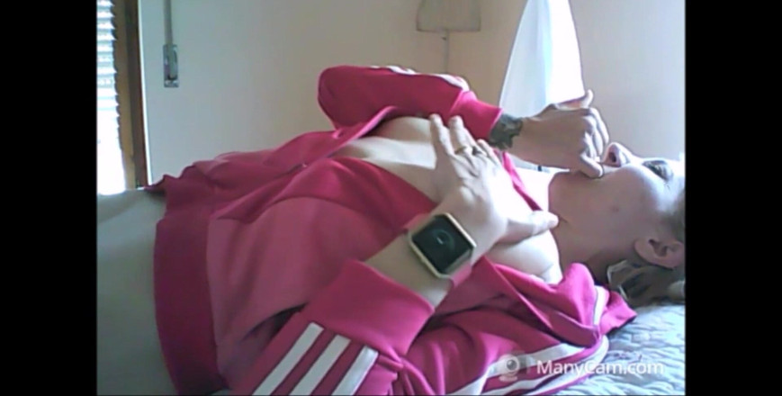 savannahamatoriale: Exhibitionist and Horny, Show Her Holes Very Close and Pleases...
