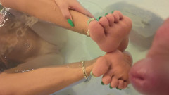 Bubblegumtoes: Whirlpool-Footjob unter wasser x reiten schwanz x lange zehennägel