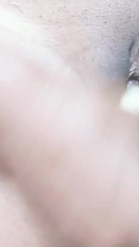 Diciottenne collage ragazza masturbazione video virale.