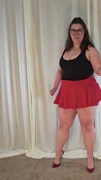 Große dicke bBW probiert WM-Outfits an