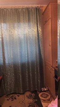 Kadın kılıklı, paranı harcarken sana gözlüklerimi ve dudaklarımı yalatacağım