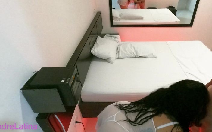Gatita latina: Bir fahişeye sikişmesi için para ödüyor