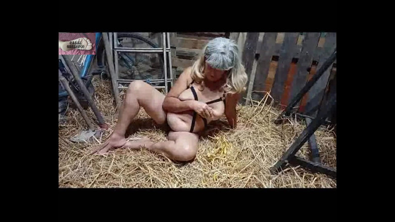 Casal Gresopio BDSM: A Lesbian Slave in Haystack 1 - View