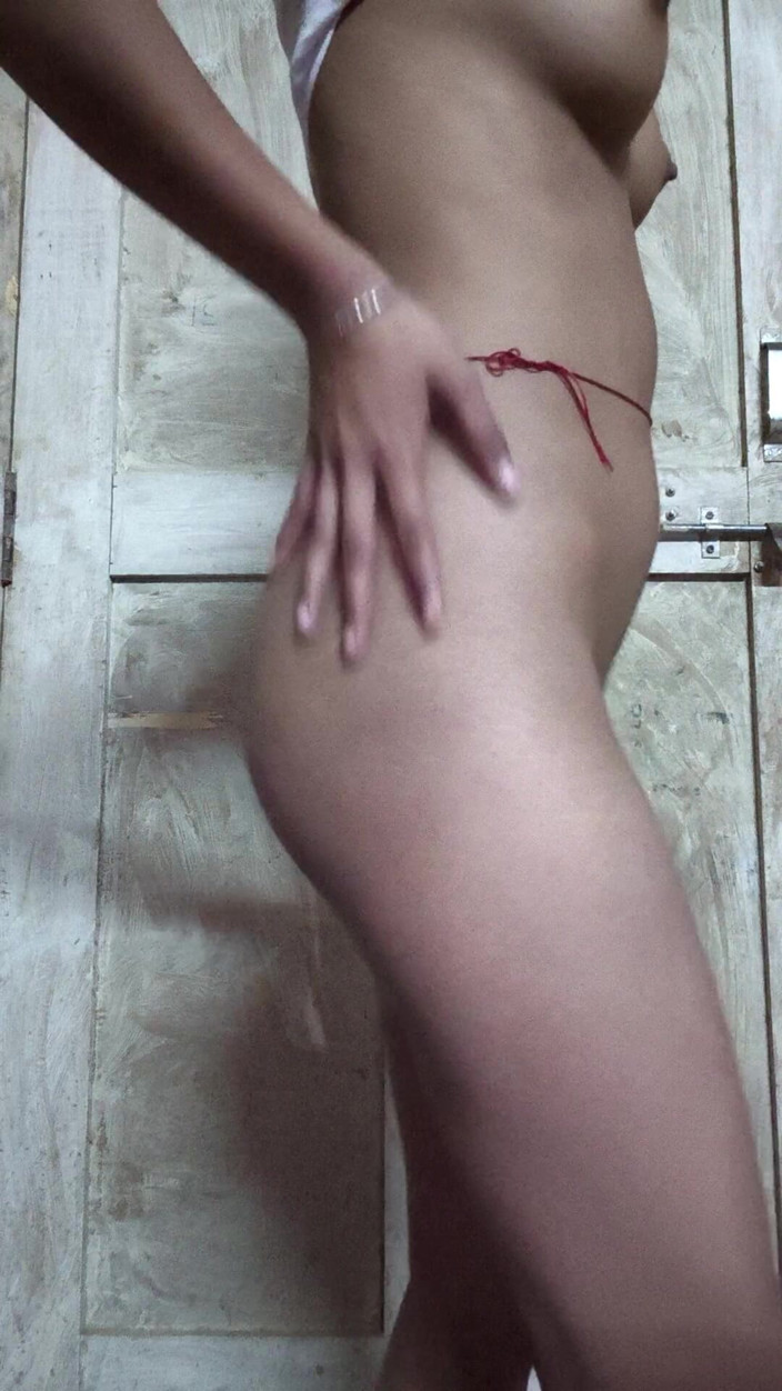 Moma: Сексуальне відео