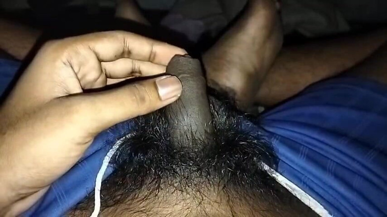 Desi Tits: Twink cậu bé sục con cu nhỏ trước khi làm...