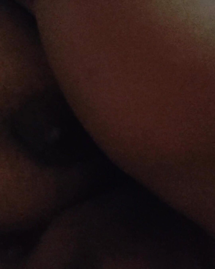 Realmallucouplevlog: Mallu kız pansiyon odasında sert meme uçlarını göstererek erkek arkadaşını...