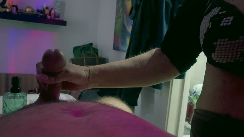 happyvids33: Zeer hete pikmassage in een lokaal massagesalon