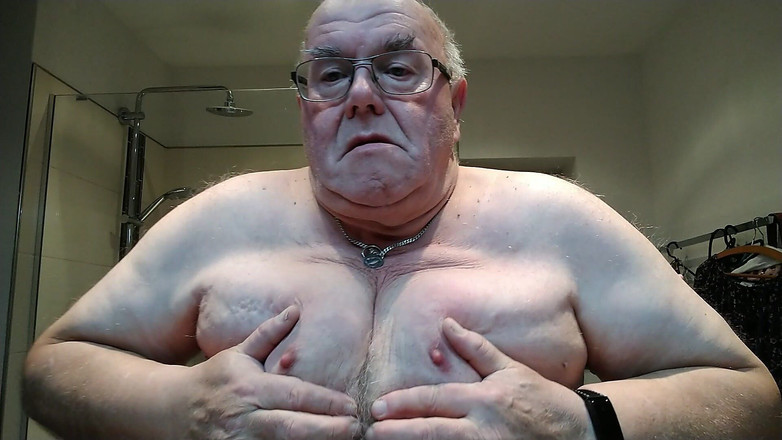 Karlchengeil: Moje cycki ekstremalne leczenie