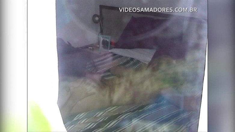 Amateurs videos: 다른 여자와 섹스하는 양성애자 여친을 포착한 남자