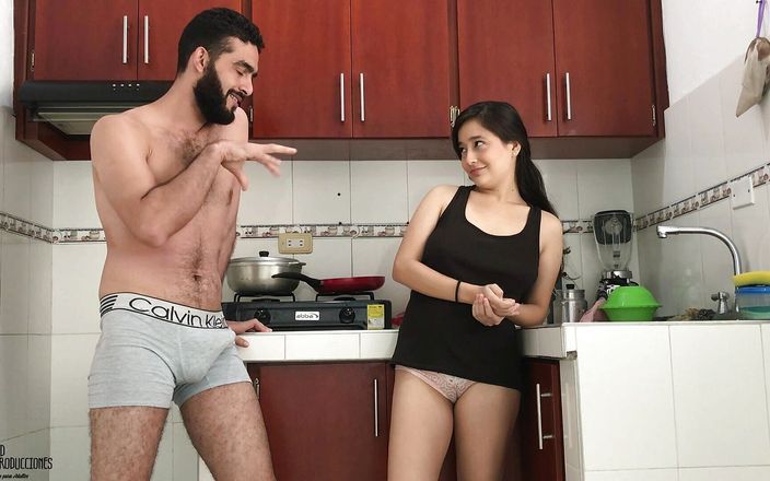 Emma and Antonello: 私たちの家の台所で私の角質義理の妹に良い性交を与える-スペイン語のポルノ