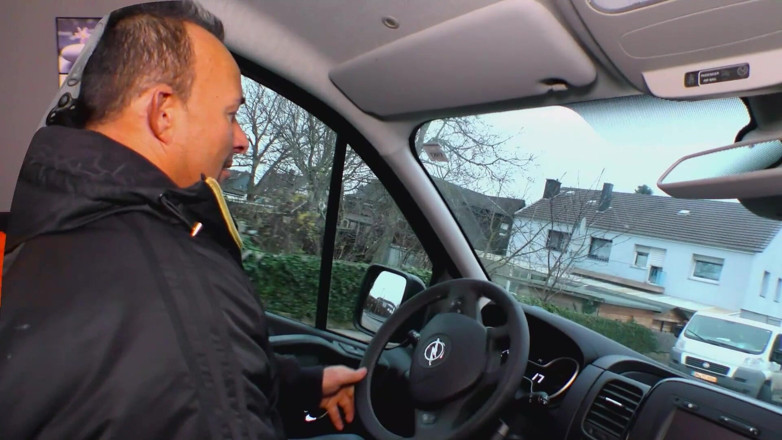 German Full Movies: MILF bertetek besar dikongkek dalam kereta kompilasi penuh