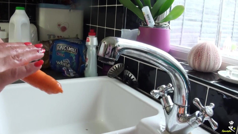 Dirty Doctors Clips: In mijn hete keuken
