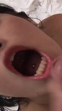 Cachonda mamada y corrida facial para una cachonda bonita y pequeña tailandesa trans vol 1