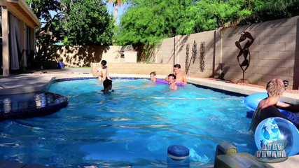 Bare Twinks: Een bukkake-orgie, afwerking voor Tyler