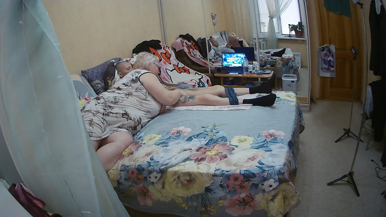 Zona901: Macecha s brýlemi saje mého ptáka až do mrdky