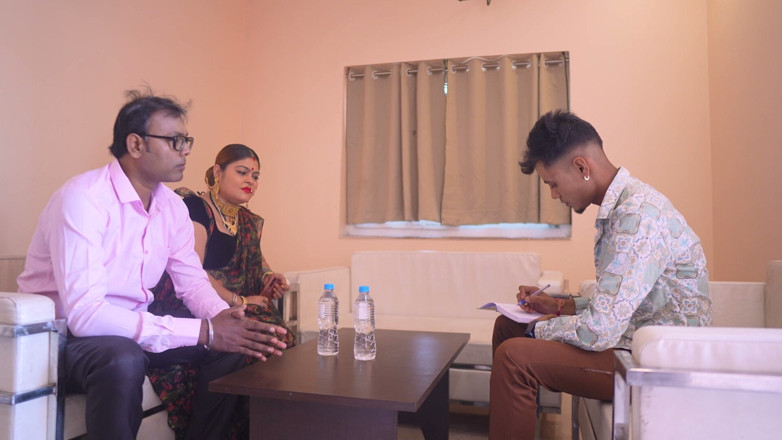 JAYESH GUPTA: Dorpsromance