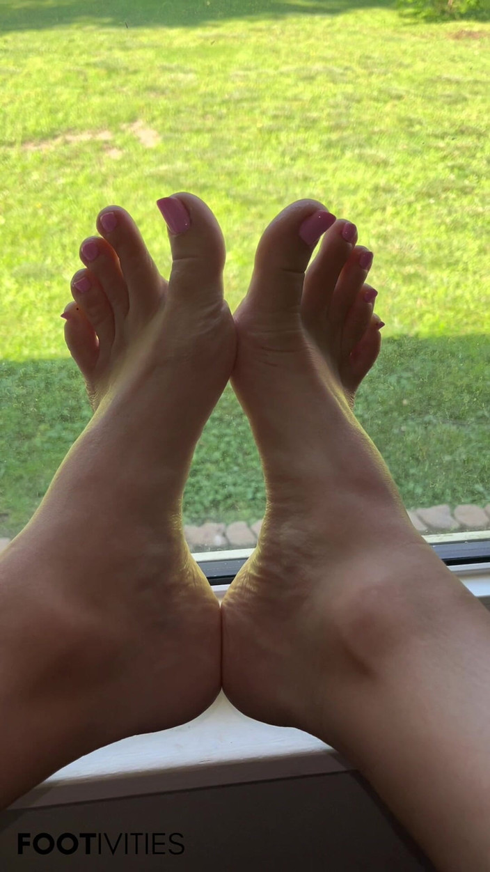 footivities: I piedi di ivys alla finestra