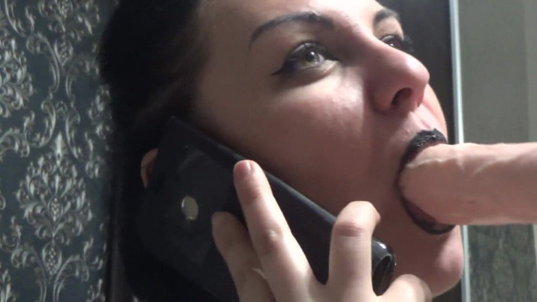 Sexy Milf: Tabu chůva pro vás! BJ při telefonování!