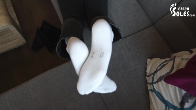 Czech Soles - foot fetish content: Duże, zmęczone i śmierdzące stopy - POV