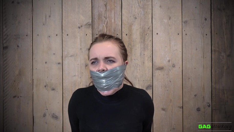 Gag Attack: Roxy - PVC-band geknebelt
