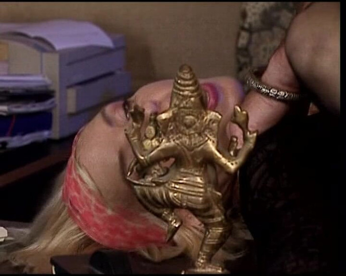 Deutsche Damen: Alemã milf tem ambos os seus buracos fodidos em dp...