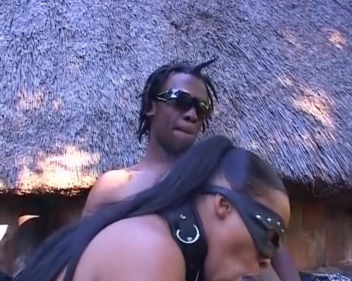 Deutsche XXX Filme: Gorąca murzynka niemiecka lanie dostaje lanie ciężko przed lodzikiem