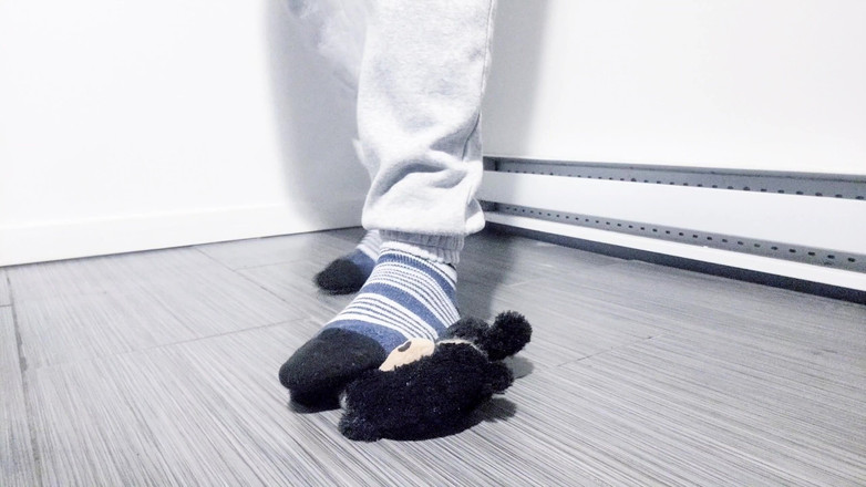 Soft Soleman: Je joue avec des peluches, pieds nus (2025)