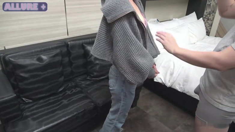 Asian cutie: İlk çekim - Yoksul bir ofis güzeli Lets Go, kıvrımlarını gösteriyor ve...