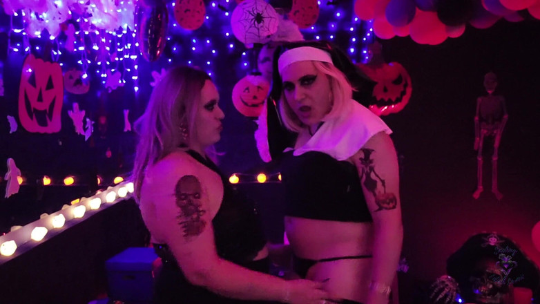 HollyCox: Thổi kèn khói: sự quyến rũ halloween