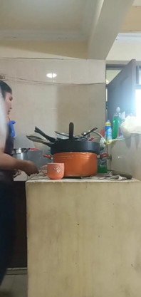 Werknemer geneukt in keuken en slaapkamer