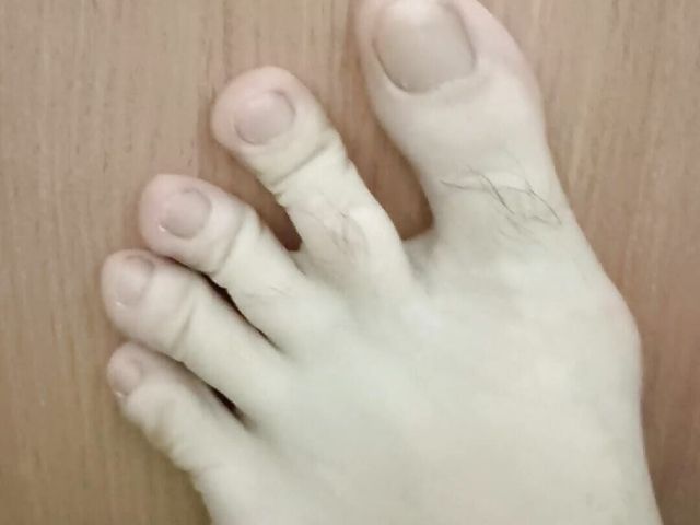 Hairy toes! Natural toe nails, gorgeous soles. (Thick Forest)