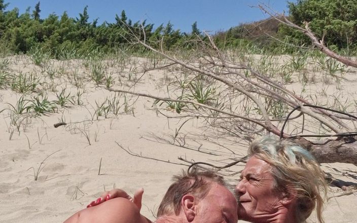 Gigi and David: Pertunjukan seks striptis gigindave si waria nakal ini ketemu sama...