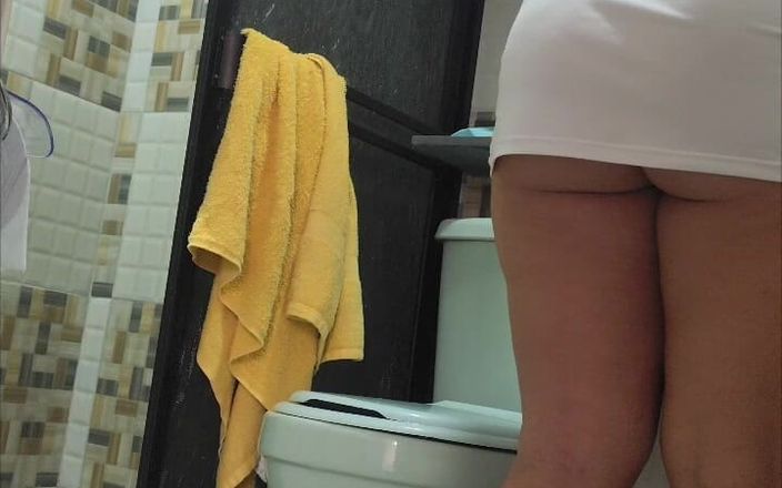1lindapareja: Ich schaue meine ägyptische stiefmutter an, während sie badet, echter sex