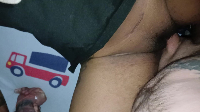 Vikingo azul: Зрілу брюнетку трахають без презерватива, поки я не кінчу молоком