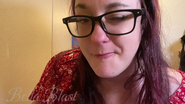 BellaBlast: Крупним планом, вуайєризм, і відрижка! Bella Blast